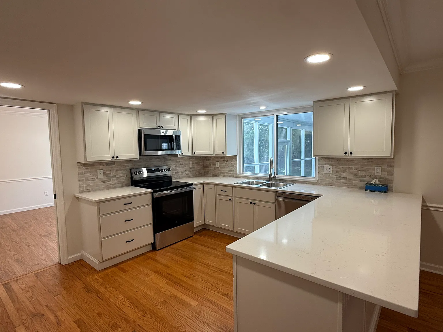 4 bed, 2296 sqft, $2,950 — Photo 3