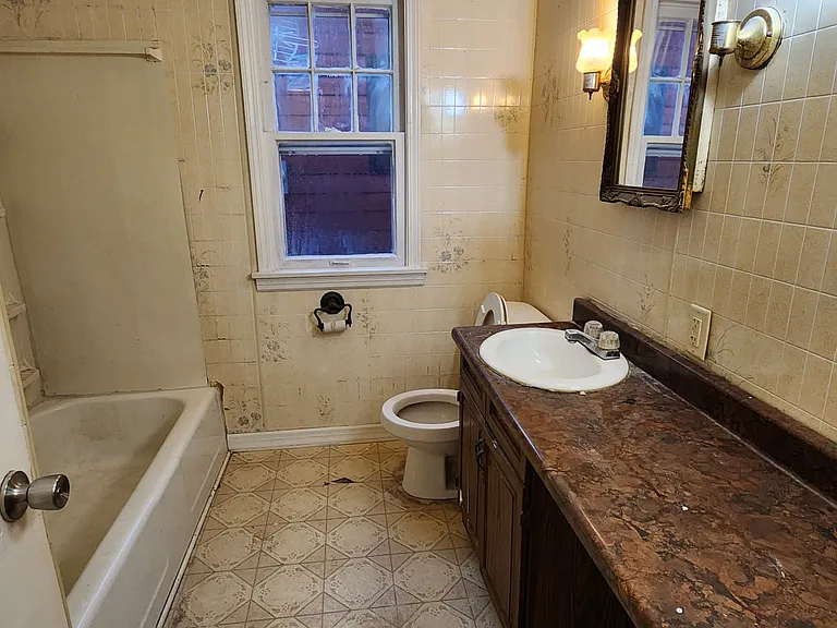 714 Albert Ave — Photo 4