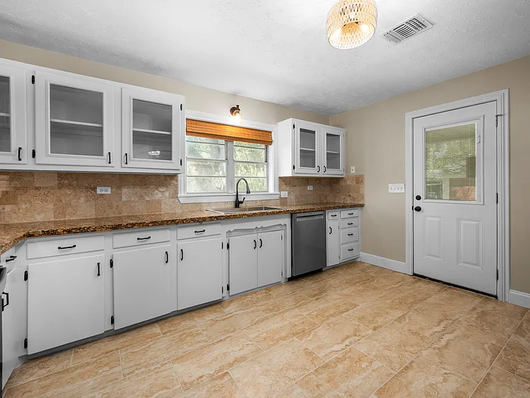 940 Hardeman St — Photo 2