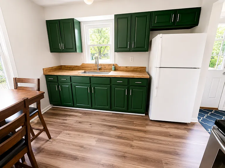 1102 Murray Dr — Photo 6