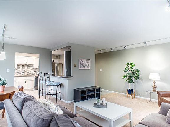 3rd image of 12520 Edgewater Dr APT 810