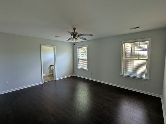 Large master on main bedroom with ensuite bathroom and walk-in closet