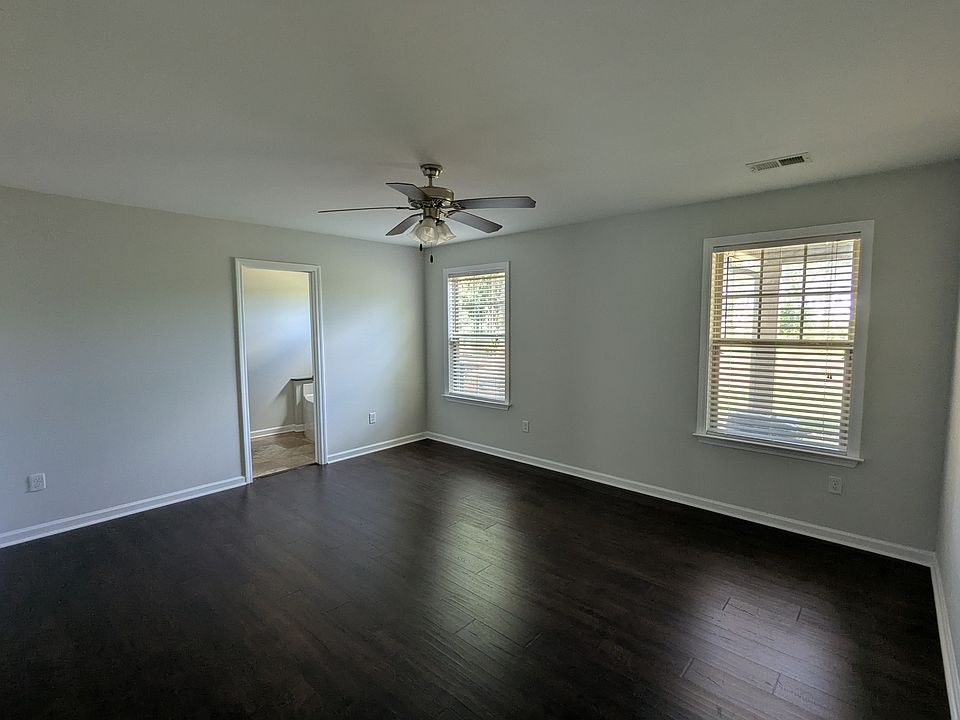 Large master on main bedroom with ensuite bathroom and walk-in closet