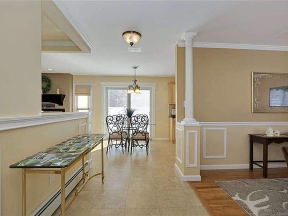 5th image of 33 Village Hill Dr