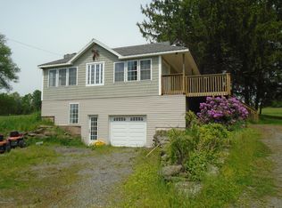 15 Sutton Rd, Dallas, PA 18612