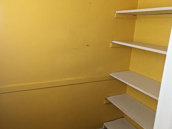 3rd image of 717 W Macqueen Ave