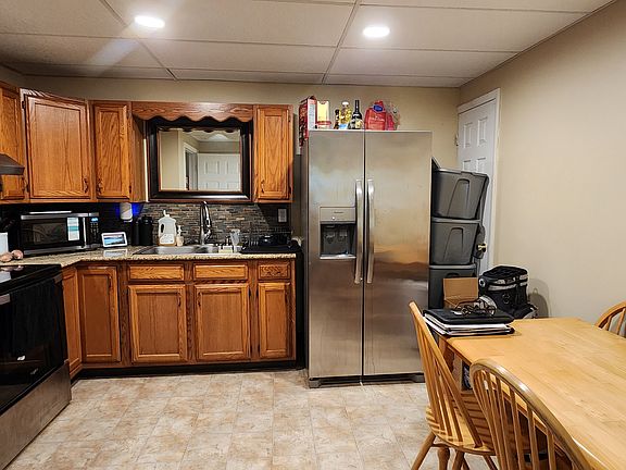4th image of 102 Berme Rd #2