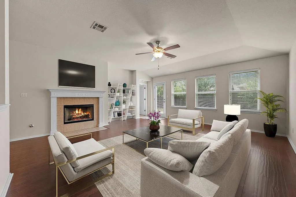 4 bed, 2.0 bath, 2125 sqft, $2,400 — Photo 1