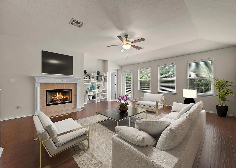 9424 Castle Pines Dr