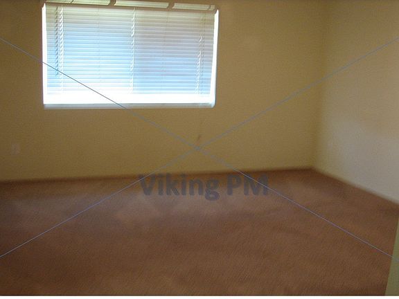 5th image of 422 NE Black Bear St