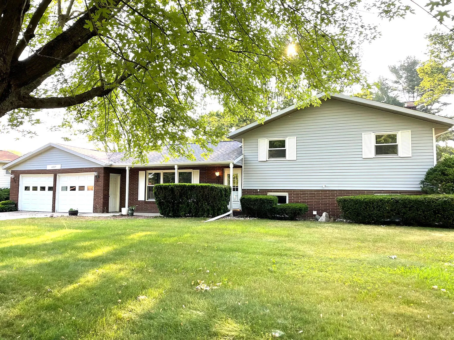 4 bed, 2.5 bath, 2267 sqft, $2,850 — Photo 1