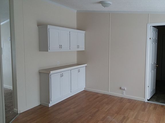 4th image of 2930 Paw Paw Dr