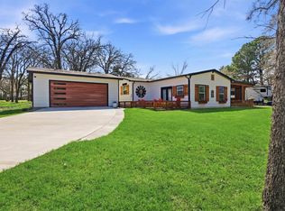 121 Kiowa Dr W, Lake Kiowa, TX 76240
