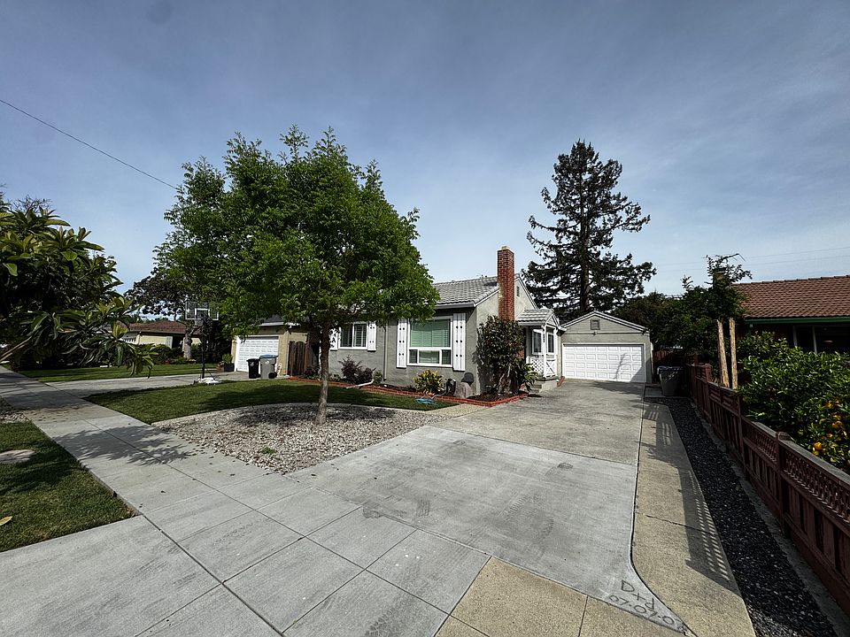 1st image of 2463 Fernwood Ave