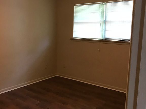 2nd image of 3617 Missionaire Ave