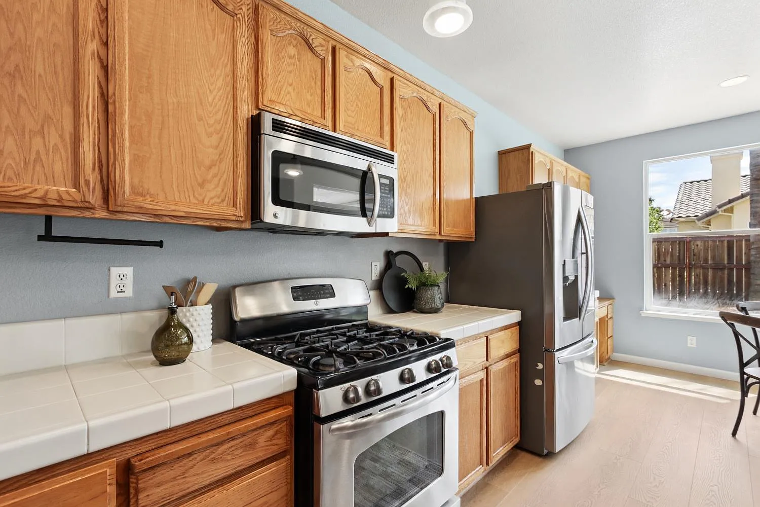 4 bed, 2395 sqft, $3,695 — Photo 3