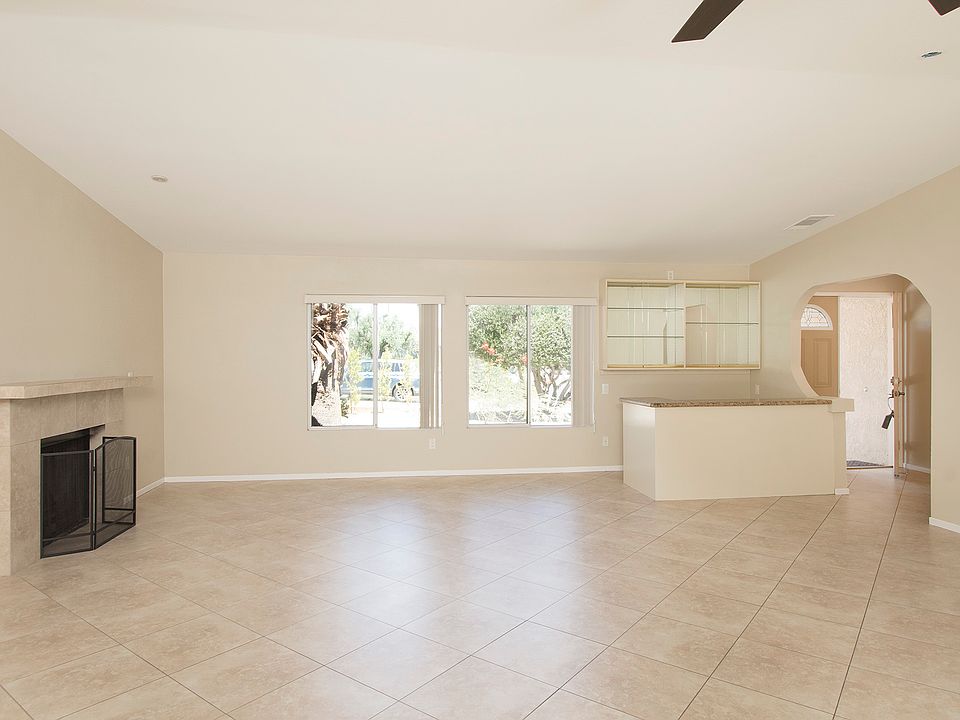 1st image of 943 N Calle Loro