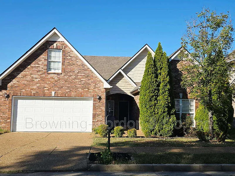 3 bed, 2.0 bath, 1800 sqft, $2,150 — Photo 1
