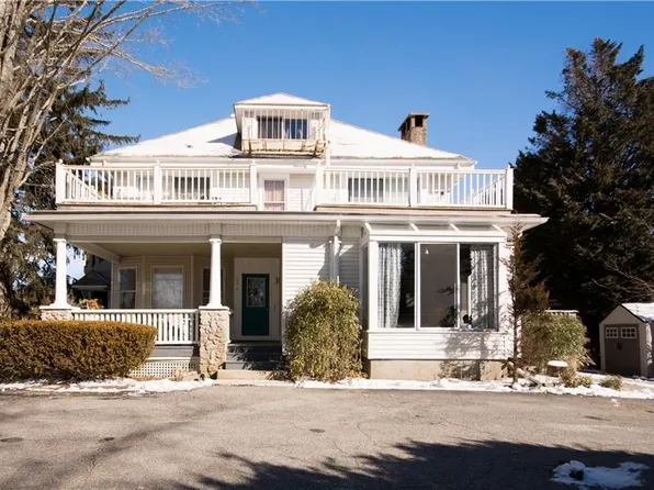 680 Windwood Dr, Tiverton, RI 02878