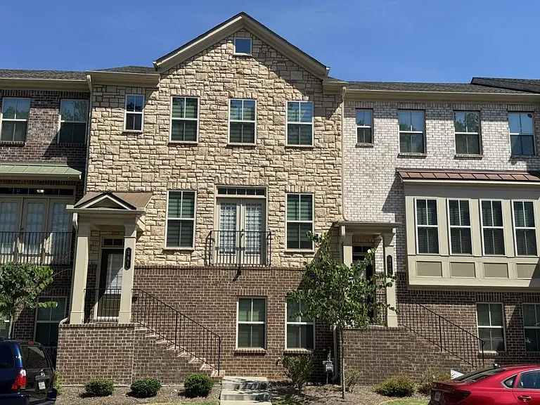 381 Northaven Ave — Photo 1