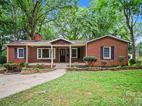 704 1st Avenue Pl NE, Conover, NC 28613