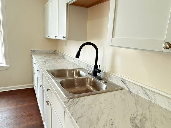3rd image of 202 E Belden Ave APT 3