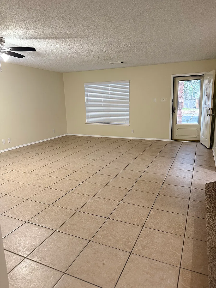 Building Photo - 8351 Longhorn Ridge Dr