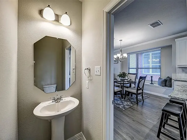 Lamar Townhomes — Photo 15