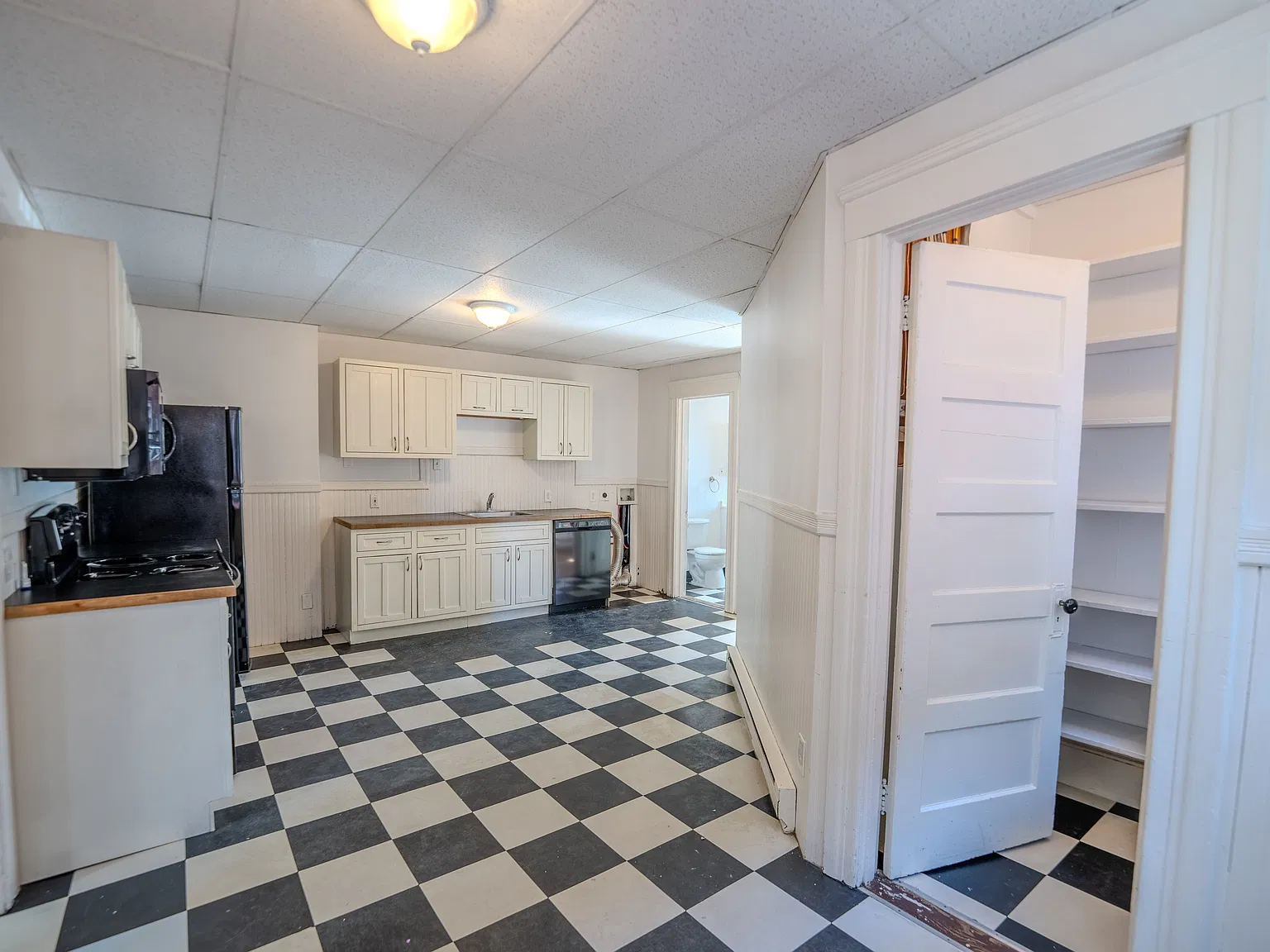 2 bed, $1,600 — Photo 3