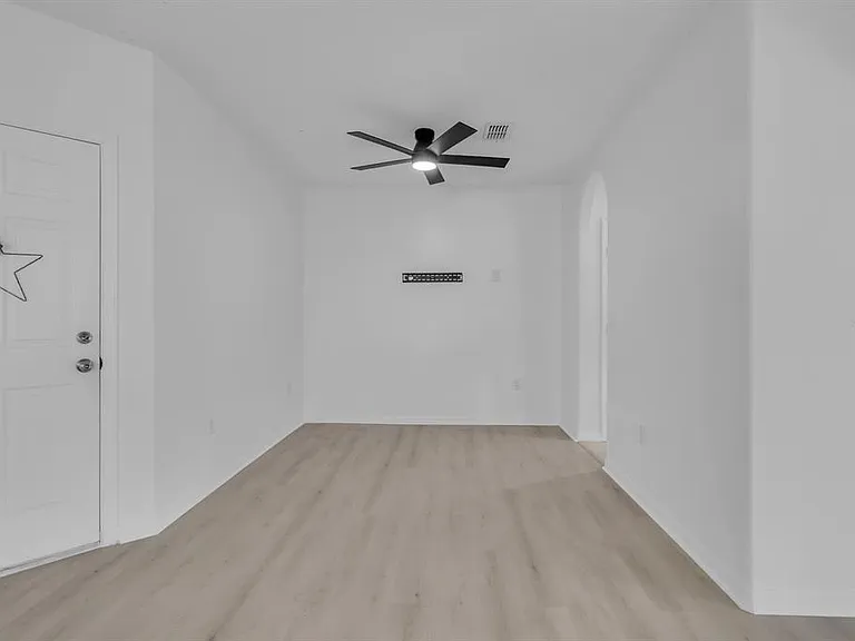 4210 Windsor Lake Cir — Photo 27