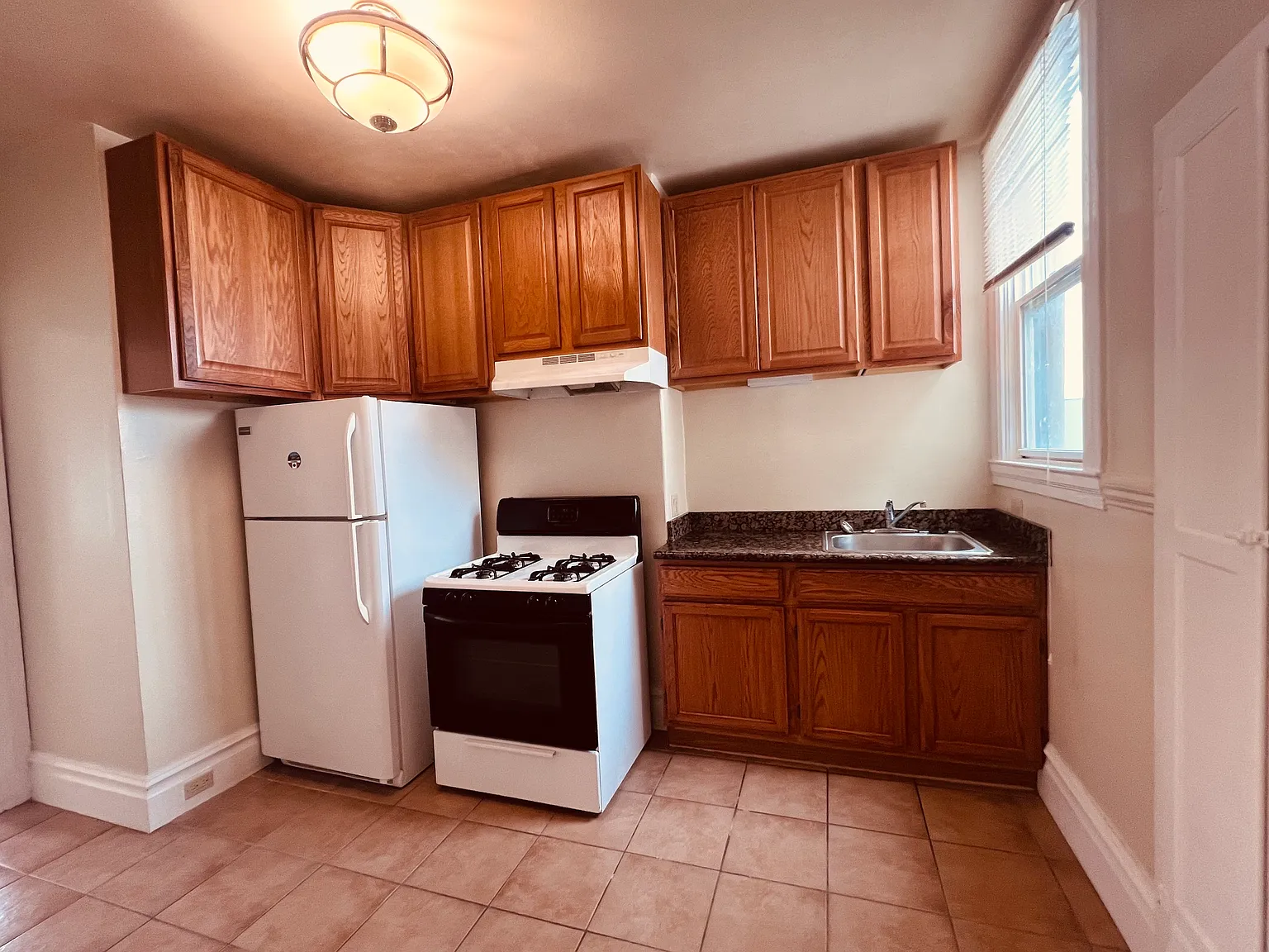 Studio, 550 sqft, $2,650 — Photo 3