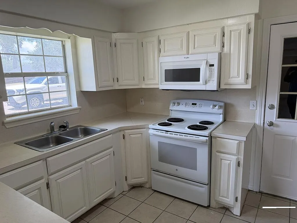 3 bed, 2.0 bath, 1250 sqft, $1,500 — Photo 4