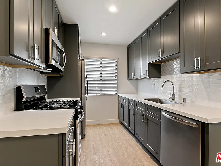 3314 Mentone Ave #8 — Photo 3