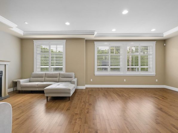 4 bedroom rental in Surrey — photo 3