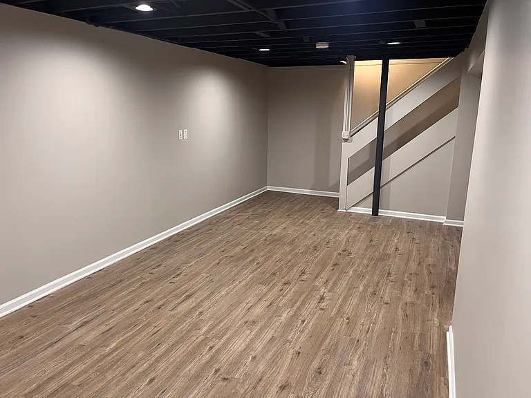 1204 Locust Dr — Photo 7