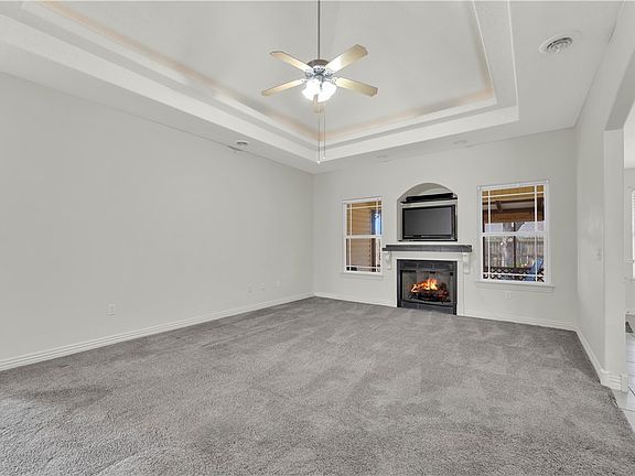 3rd image of 545 Red Oak St