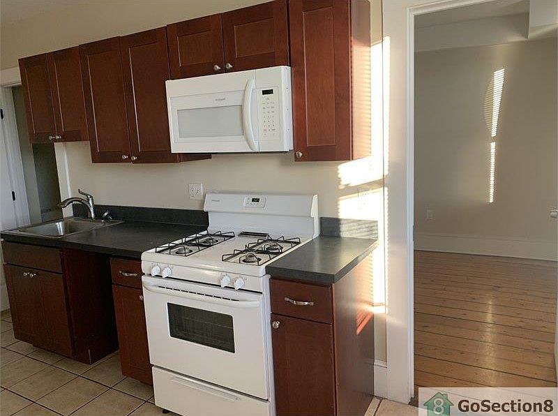 2nd image of 124 S 6th St #1