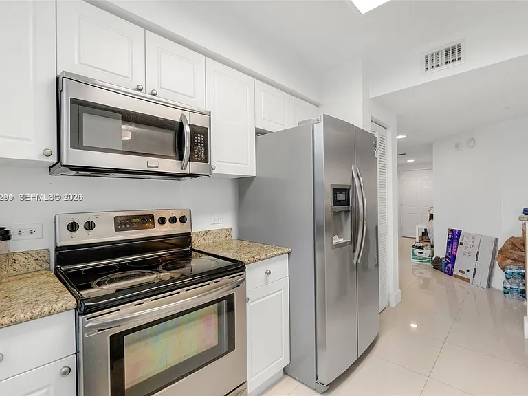 19501 W Country Club Dr #309 — Photo 9