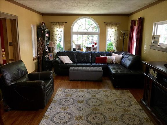 2nd image of 409 Beverly Dr
