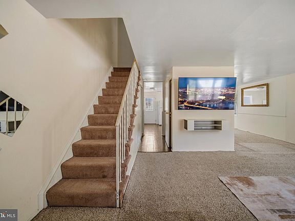4th image of 7725 Greymont St
