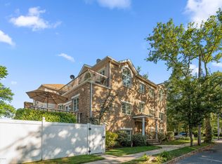 102 Kruser St, Staten Island, NY 10306