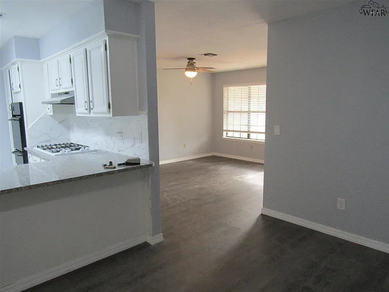 4706 Catalina Dr — Photo 6