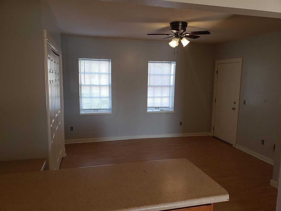 2nd image of 909 W 3rd St APT 2