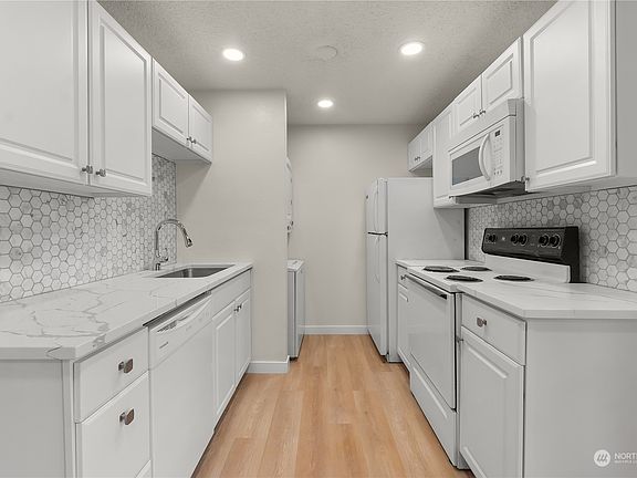 4th image of 13067 Pacific Highway SW #D