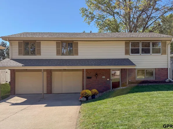 12217 Sandra Cir, Omaha, NE 68137