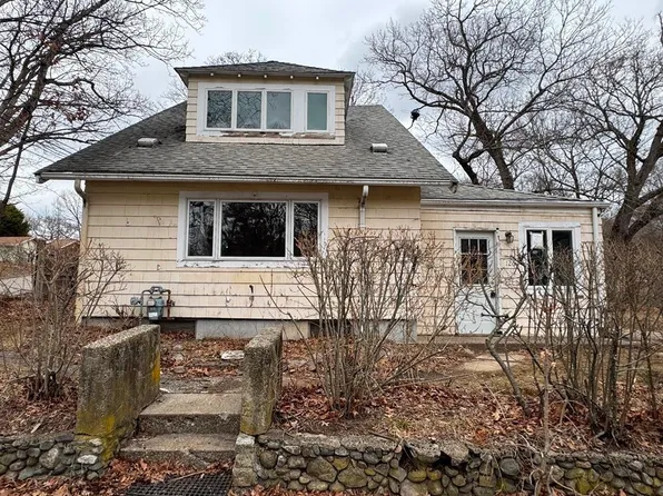 126 Lakehurst Ave, Weymouth, MA 02189