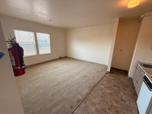 2411 4th St APT 203, Tillamook, OR 97141