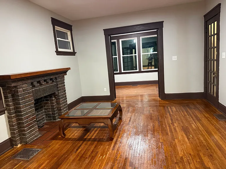 2035 Weyer Ave #5 — Photo 4