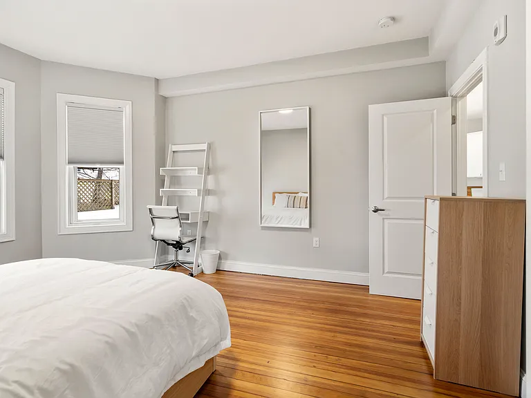 1061 Saratoga St #4 — Photo 2