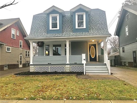 3rd image of 1229 Summit Ave